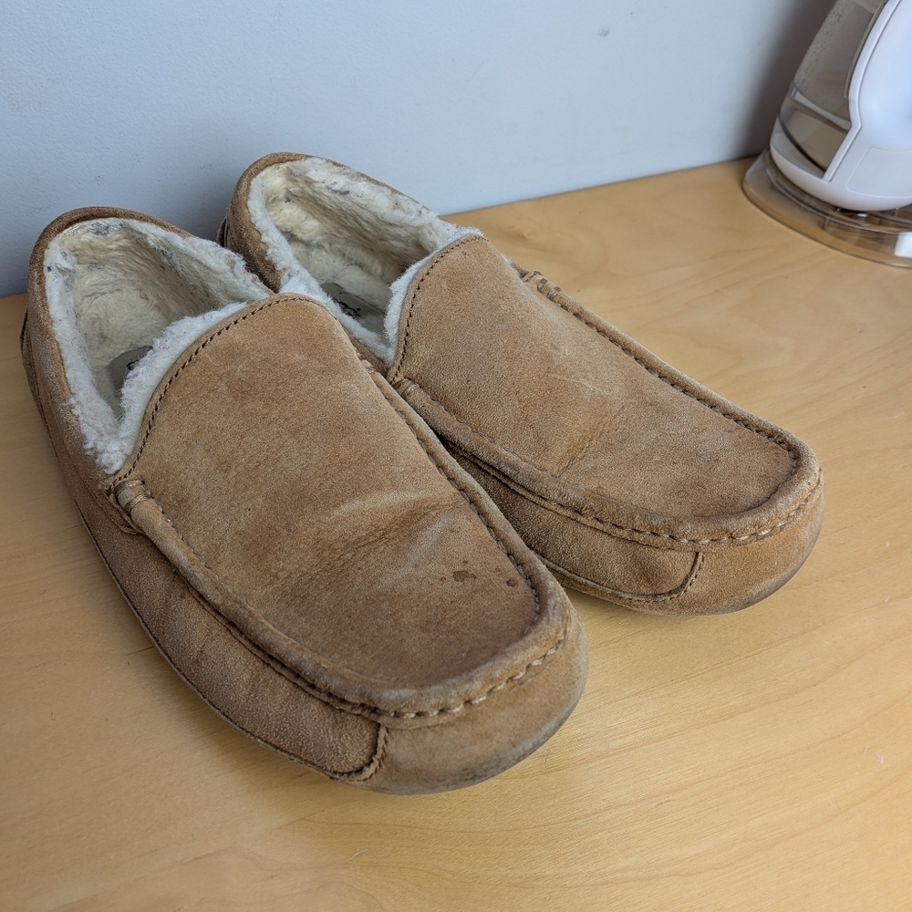 UGG Ascot Men Slippers Color Tan Suede Super Soft Size 10